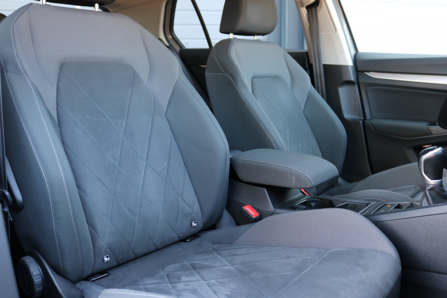 Volkswagen Golf 1.5 TSI Life Business Xenon Virtuel cockpit Sportzetels Camera Led Bj:2020