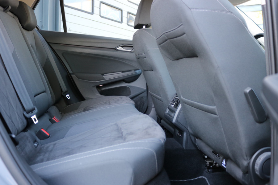 Volkswagen Golf 1.5 TSI Life Business Xenon Virtuel cockpit Sportzetels Camera Led Bj:2020