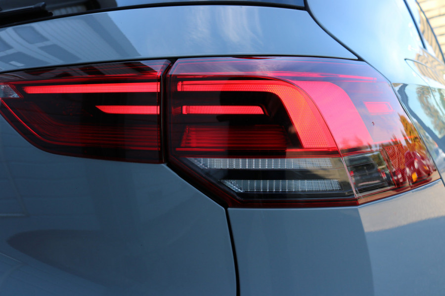 Volkswagen Golf 1.5 TSI Life Business Xenon Virtuel cockpit Sportzetels Camera Led Bj:2020