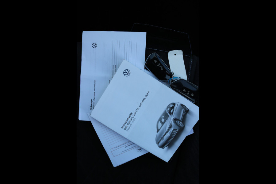 Volkswagen Golf 1.5 TSI Life Business Xenon Virtuel cockpit Sportzetels Camera Led Bj:2020