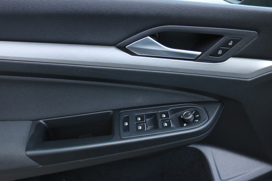 Volkswagen Golf 1.5 TSI Life Business Xenon Virtuel cockpit Sportzetels Camera Led Bj:2020