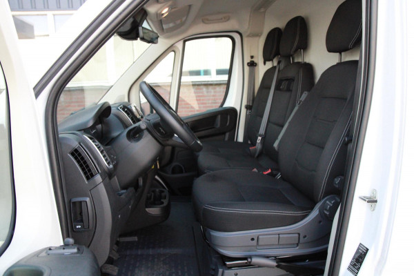 Peugeot Boxer 2.2 BlueHDi 120PK L2H1 / Trekhaak / Camera / multi stuur / 3 zits