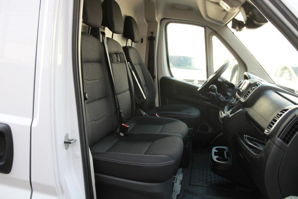 Peugeot Boxer 2.2 BlueHDi 120PK L2H1 / Trekhaak / Camera / multi stuur / 3 zits