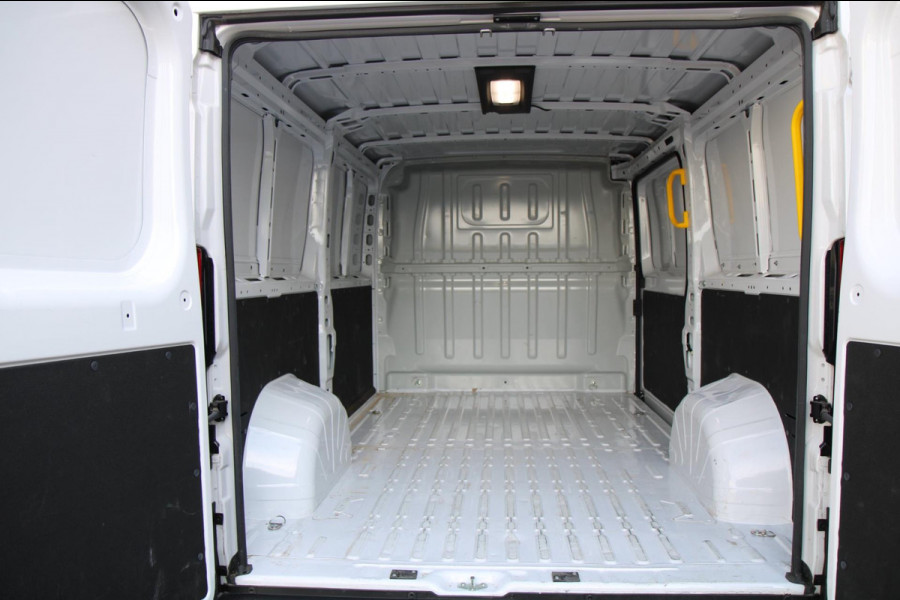 Peugeot Boxer 2.2 BlueHDi 120PK L2H1 / Trekhaak / Camera / multi stuur / 3 zits