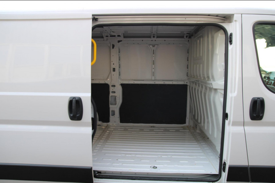Peugeot Boxer 2.2 BlueHDi 120PK L2H1 / Trekhaak / Camera / multi stuur / 3 zits