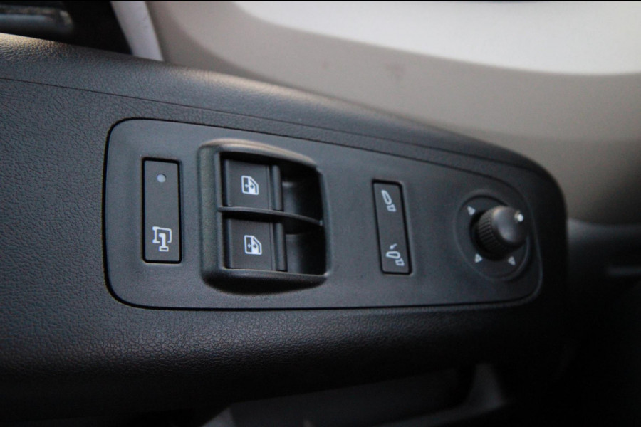 Peugeot Boxer 2.2 BlueHDi 120PK L2H1 / Trekhaak / Camera / multi stuur / 3 zits
