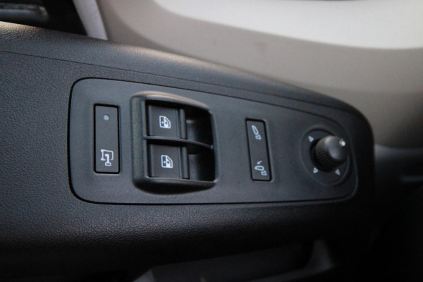 Peugeot Boxer 2.2 BlueHDi 120PK L2H1 / Trekhaak / Camera / multi stuur / 3 zits