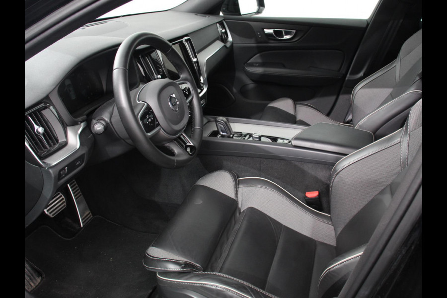 Volvo V60 2.0 B4 R-Design Navigatie Climate control Cruise control adaptive Parkeersensoren Achteruitrijcamera Keyless Navigatie Apple Carplay/ Android Auto