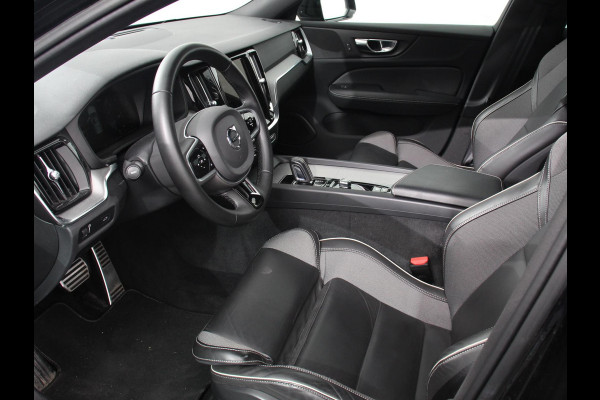 Volvo V60 2.0 B4 R-Design Navigatie Climate control Cruise control adaptive Parkeersensoren Achteruitrijcamera Keyless Navigatie Apple Carplay/ Android Auto