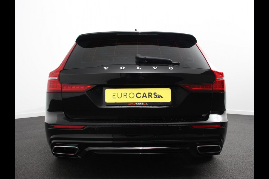 Volvo V60 2.0 B4 R-Design Navigatie Climate control Cruise control adaptive Parkeersensoren Achteruitrijcamera Keyless Navigatie Apple Carplay/ Android Auto