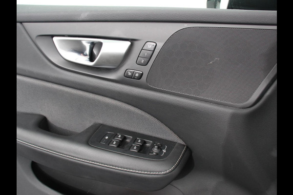 Volvo V60 2.0 B4 R-Design Navigatie Climate control Cruise control adaptive Parkeersensoren Achteruitrijcamera Keyless Navigatie Apple Carplay/ Android Auto
