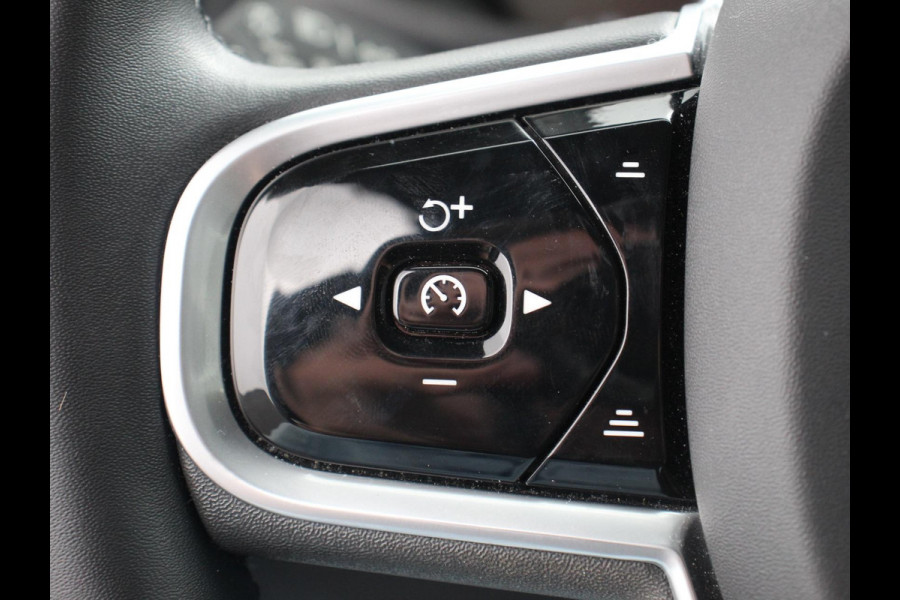 Volvo V60 2.0 B4 R-Design Navigatie Climate control Cruise control adaptive Parkeersensoren Achteruitrijcamera Keyless Navigatie Apple Carplay/ Android Auto