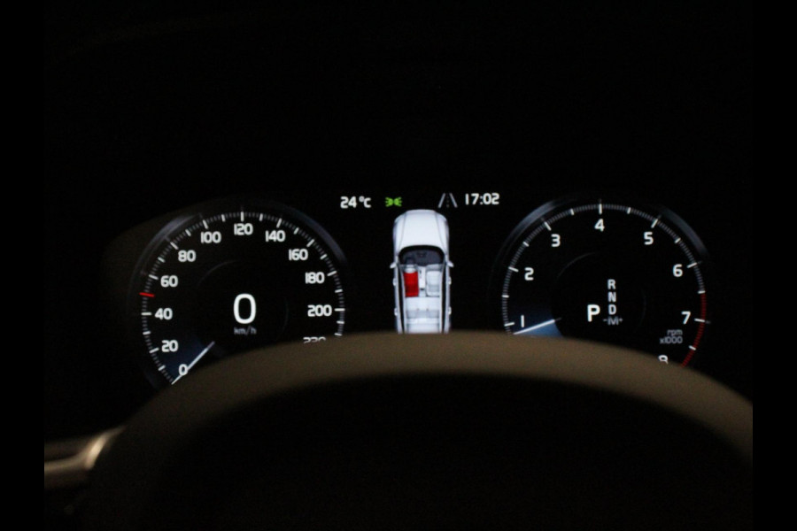 Volvo V60 2.0 B4 R-Design Navigatie Climate control Cruise control adaptive Parkeersensoren Achteruitrijcamera Keyless Navigatie Apple Carplay/ Android Auto