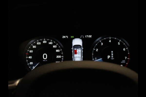 Volvo V60 2.0 B4 R-Design Navigatie Climate control Cruise control adaptive Parkeersensoren Achteruitrijcamera Keyless Navigatie Apple Carplay/ Android Auto