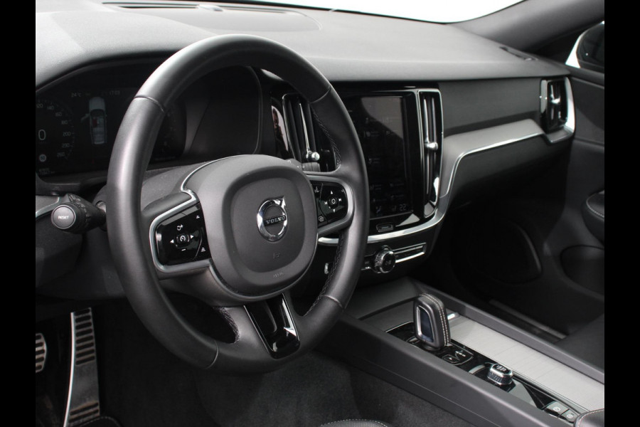 Volvo V60 2.0 B4 R-Design Navigatie Climate control Cruise control adaptive Parkeersensoren Achteruitrijcamera Keyless Navigatie Apple Carplay/ Android Auto