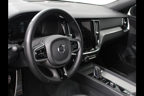 Volvo V60 2.0 B4 R-Design Navigatie Climate control Cruise control adaptive Parkeersensoren Achteruitrijcamera Keyless Navigatie Apple Carplay/ Android Auto