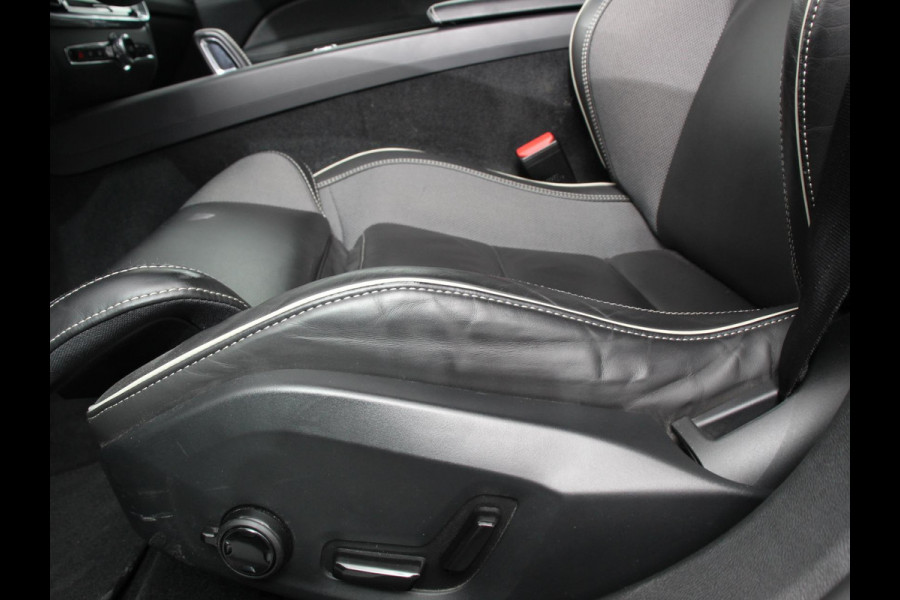 Volvo V60 2.0 B4 R-Design Navigatie Climate control Cruise control adaptive Parkeersensoren Achteruitrijcamera Keyless Navigatie Apple Carplay/ Android Auto