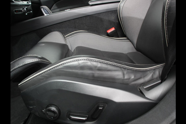 Volvo V60 2.0 B4 R-Design Navigatie Climate control Cruise control adaptive Parkeersensoren Achteruitrijcamera Keyless Navigatie Apple Carplay/ Android Auto