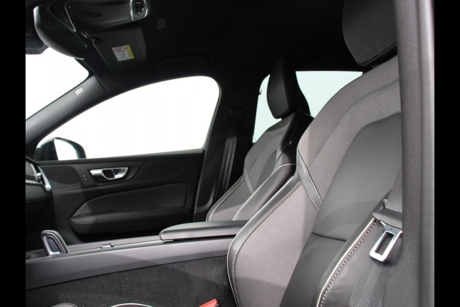 Volvo V60 2.0 B4 R-Design Navigatie Climate control Cruise control adaptive Parkeersensoren Achteruitrijcamera Keyless Navigatie Apple Carplay/ Android Auto
