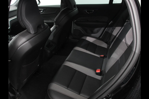 Volvo V60 2.0 B4 R-Design Navigatie Climate control Cruise control adaptive Parkeersensoren Achteruitrijcamera Keyless Navigatie Apple Carplay/ Android Auto