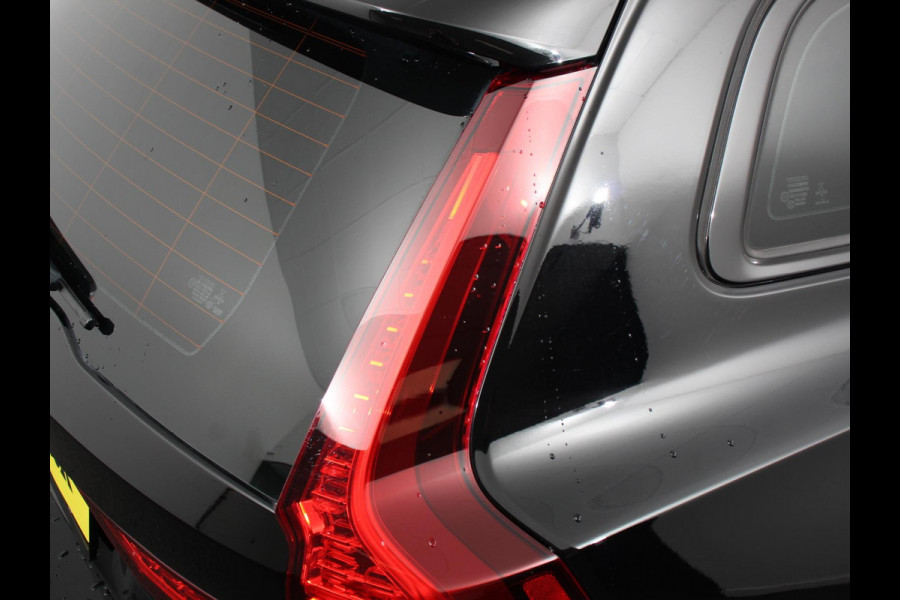 Volvo V60 2.0 B4 R-Design Navigatie Climate control Cruise control adaptive Parkeersensoren Achteruitrijcamera Keyless Navigatie Apple Carplay/ Android Auto