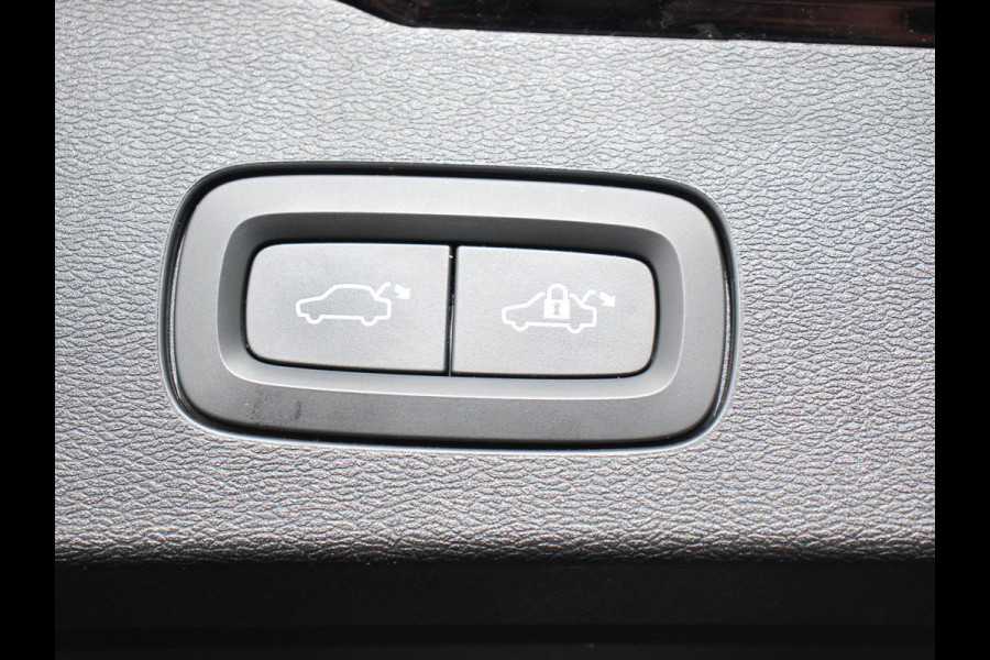 Volvo V60 2.0 B4 R-Design Navigatie Climate control Cruise control adaptive Parkeersensoren Achteruitrijcamera Keyless Navigatie Apple Carplay/ Android Auto