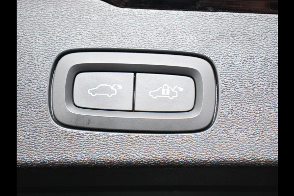 Volvo V60 2.0 B4 R-Design Navigatie Climate control Cruise control adaptive Parkeersensoren Achteruitrijcamera Keyless Navigatie Apple Carplay/ Android Auto