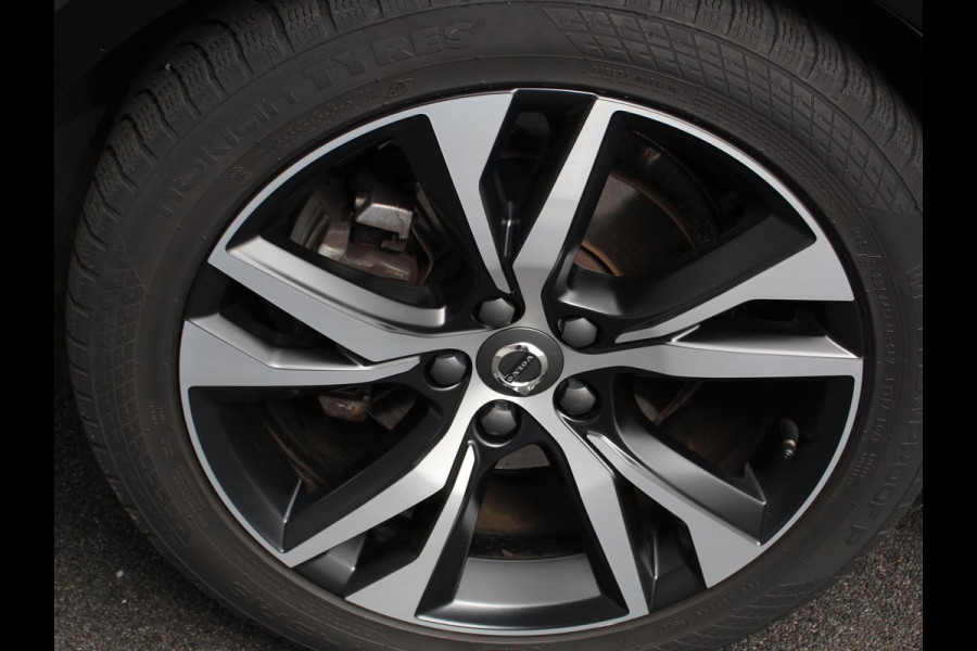 Volvo V60 2.0 B4 R-Design Navigatie Climate control Cruise control adaptive Parkeersensoren Achteruitrijcamera Keyless Navigatie Apple Carplay/ Android Auto