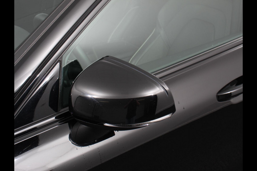 Volvo V60 2.0 B4 R-Design Navigatie Climate control Cruise control adaptive Parkeersensoren Achteruitrijcamera Keyless Navigatie Apple Carplay/ Android Auto