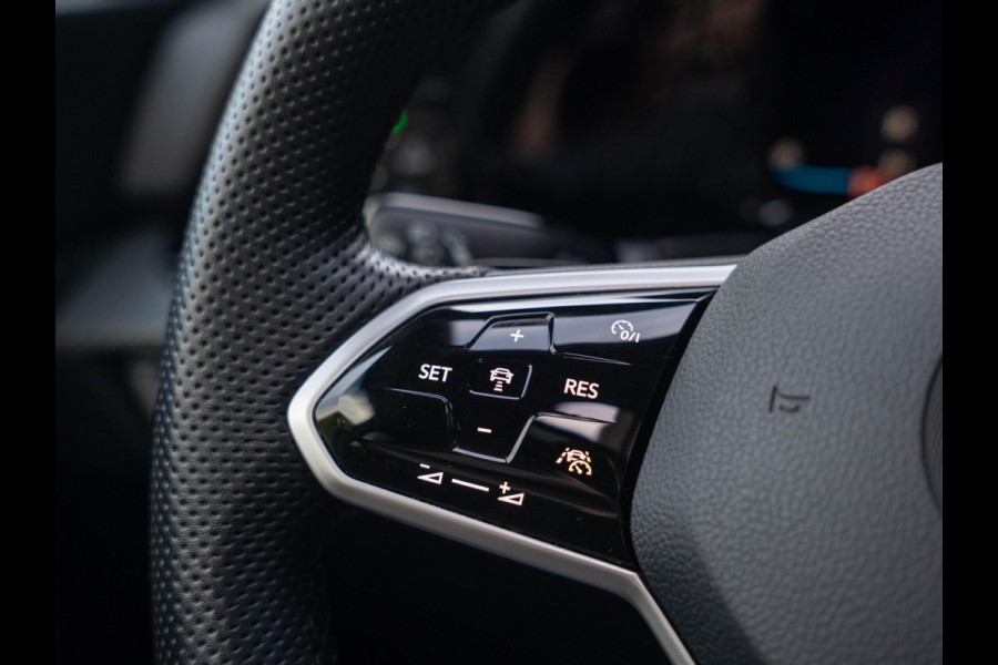 Volkswagen Golf 2.0 TSI R-line / 190pk! / Pano / IQ / Black style / H&K / Keyless / 5jr garantie / Stoel+Stuurverwarming / DAB+