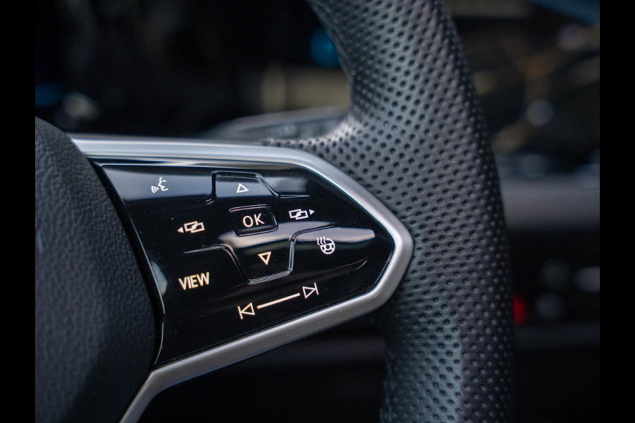 Volkswagen Golf 2.0 TSI R-line / 190pk! / Pano / IQ / Black style / H&K / Keyless / 5jr garantie / Stoel+Stuurverwarming / DAB+