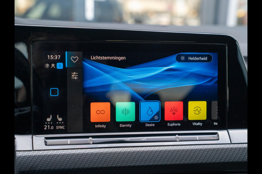 Volkswagen Golf 2.0 TSI R-line / 190pk! / Pano / IQ / Black style / H&K / Keyless / 5jr garantie / Stoel+Stuurverwarming / DAB+
