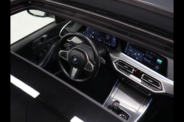 BMW X5 xDrive45e High Executive M Sport [SCHUIFKANTELDAK, TREKHAAK INKLAPBAAR, APPLE CARPLAY, ANDROID, MEMORY SEATS, 360 CAMERA, HEAD-UP, VOL LEDER, STOELVERKOELING, STOELVERWARMING, NIEUWSTAAT]