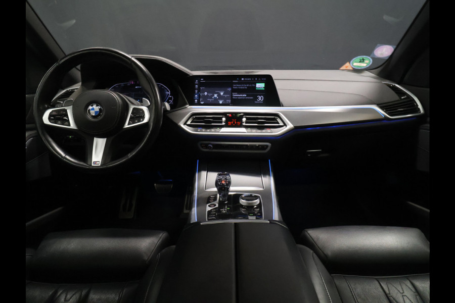 BMW X5 xDrive45e High Executive M Sport [SCHUIFKANTELDAK, TREKHAAK INKLAPBAAR, APPLE CARPLAY, ANDROID, MEMORY SEATS, 360 CAMERA, HEAD-UP, VOL LEDER, STOELVERKOELING, STOELVERWARMING, NIEUWSTAAT]