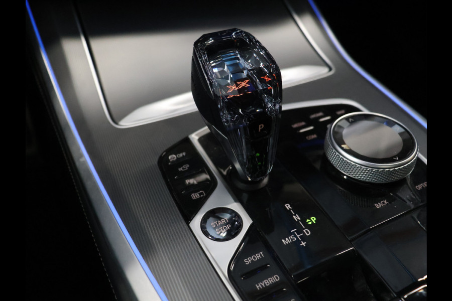 BMW X5 xDrive45e High Executive M Sport [SCHUIFKANTELDAK, TREKHAAK INKLAPBAAR, APPLE CARPLAY, ANDROID, MEMORY SEATS, 360 CAMERA, HEAD-UP, VOL LEDER, STOELVERKOELING, STOELVERWARMING, NIEUWSTAAT]