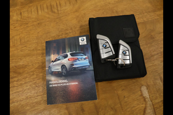 BMW X5 xDrive45e High Executive M Sport [SCHUIFKANTELDAK, TREKHAAK INKLAPBAAR, APPLE CARPLAY, ANDROID, MEMORY SEATS, 360 CAMERA, HEAD-UP, VOL LEDER, STOELVERKOELING, STOELVERWARMING, NIEUWSTAAT]