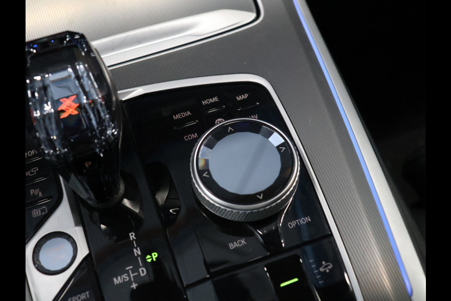 BMW X5 xDrive45e High Executive M Sport [SCHUIFKANTELDAK, TREKHAAK INKLAPBAAR, APPLE CARPLAY, ANDROID, MEMORY SEATS, 360 CAMERA, HEAD-UP, VOL LEDER, STOELVERKOELING, STOELVERWARMING, NIEUWSTAAT]