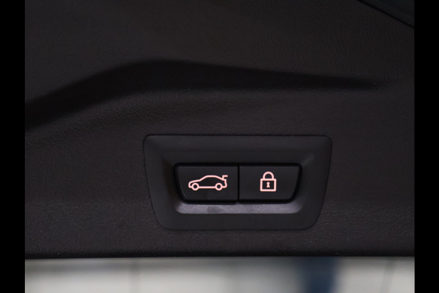 BMW X5 xDrive45e High Executive M Sport [SCHUIFKANTELDAK, TREKHAAK INKLAPBAAR, APPLE CARPLAY, ANDROID, MEMORY SEATS, 360 CAMERA, HEAD-UP, VOL LEDER, STOELVERKOELING, STOELVERWARMING, NIEUWSTAAT]