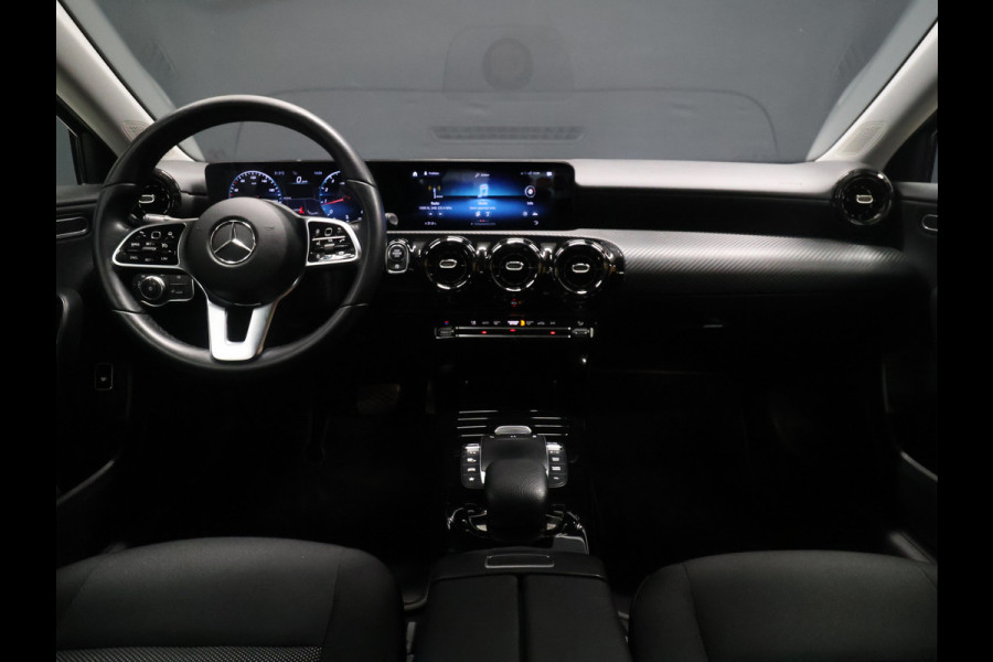 Mercedes-Benz A-Klasse 180 Luxury Line [CAMERA, STOELVERWARMING, PDC V+A, BLUETOOTH, CLIMATE CONTROL, CRUISE CONTROL, NIEUWSTAAT]
