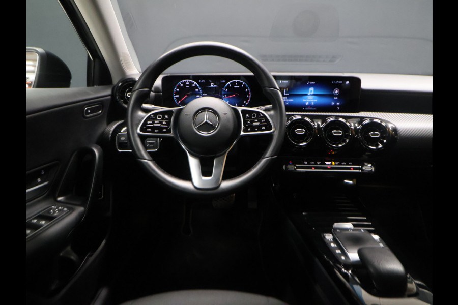 Mercedes-Benz A-Klasse 180 Luxury Line [CAMERA, STOELVERWARMING, PDC V+A, BLUETOOTH, CLIMATE CONTROL, CRUISE CONTROL, NIEUWSTAAT]