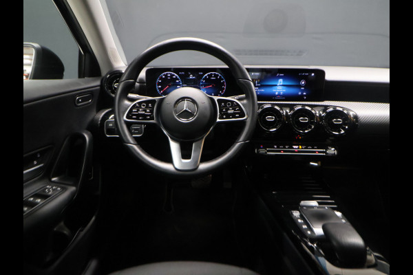 Mercedes-Benz A-Klasse 180 Luxury Line [CAMERA, STOELVERWARMING, PDC V+A, BLUETOOTH, CLIMATE CONTROL, CRUISE CONTROL, NIEUWSTAAT]