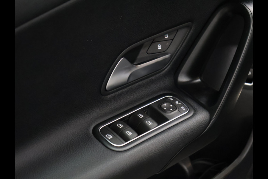 Mercedes-Benz A-Klasse 180 Luxury Line [CAMERA, STOELVERWARMING, PDC V+A, BLUETOOTH, CLIMATE CONTROL, CRUISE CONTROL, NIEUWSTAAT]
