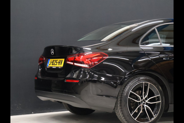 Mercedes-Benz A-Klasse 180 Luxury Line [CAMERA, STOELVERWARMING, PDC V+A, BLUETOOTH, CLIMATE CONTROL, CRUISE CONTROL, NIEUWSTAAT]