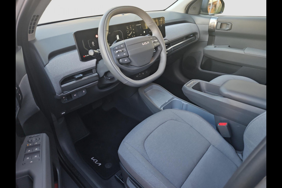 Kia EV3 Plus 58.3 kWh | All-Season Banden | 19-Inch Velgen | Adapt. Cruise | Stoel- en Stuurverwarming | Draadloos Carplay/Android Auto |