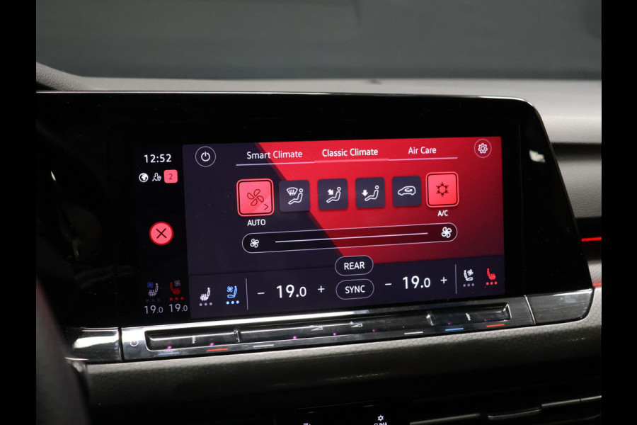 Volkswagen Golf 1.4 eHybrid GTE [MEMORY SEATS, SPORT INTERIEUR, KANTELDAK, APPLE CARPLAY, ANDROID, ADAPTIVE CRUISE, CAMERA, VOL LEDER, STOELVERKOELING, STOELVERWARMING, PDC V+A, NIEUWSTAAT]