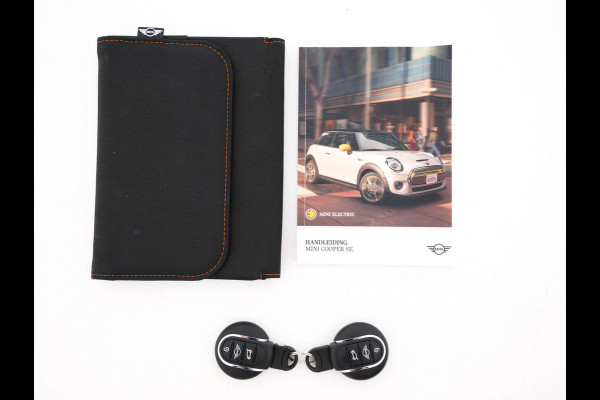 MINI Mini Electric Essential 33 kWh [3-Fase] (INCL-BTW) *FULL-LED | DIGI-COCKPIT | LEATHER-FABRIC | CAMERA | KEYLESS | HEATED-SPORTSEATS | NAVI-FULLMAP | AMBIENT-LIGHT | DAB | CRUISE | CCS-FASTLOADER | 17"ALU*