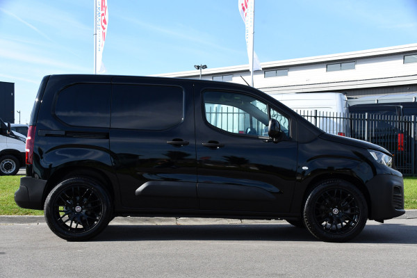 Peugeot e-Partner 136 L1 50 kWh Black Edition Camera, Cruise, Carplay, Stoelverwarming, 136pk, Multimedia, BOM VOL!
