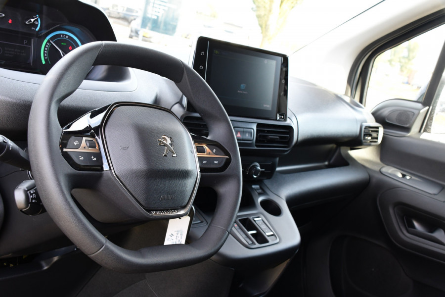 Peugeot e-Partner 136 L1 50 kWh Black Edition Camera, Cruise, Carplay, Stoelverwarming, 136pk, Multimedia, BOM VOL!