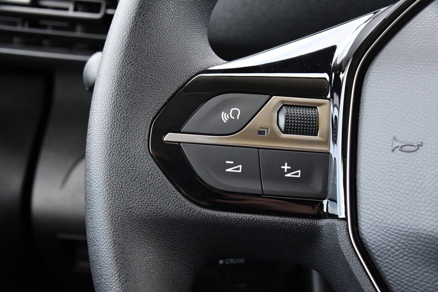 Peugeot e-Partner 136 L1 50 kWh Black Edition Camera, Cruise, Carplay, Stoelverwarming, 136pk, Multimedia, BOM VOL!