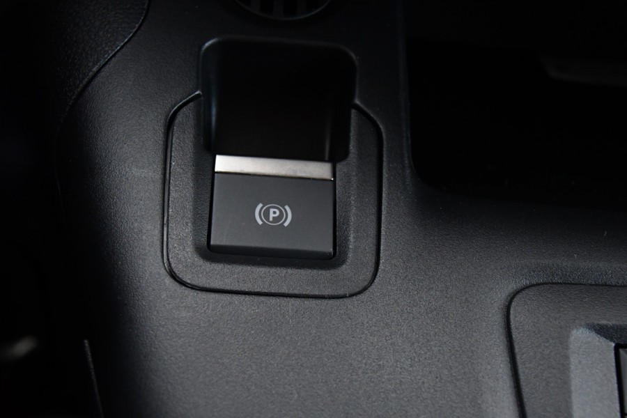 Peugeot e-Partner 136 L1 50 kWh Black Edition Camera, Cruise, Carplay, Stoelverwarming, 136pk, Multimedia, BOM VOL!